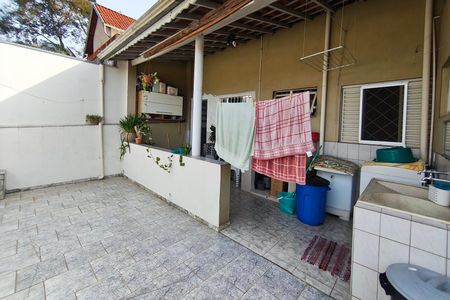 Casa para alugar com 160m², 2 quartos e 2 vagas Casa para alugar com 160m², 2 quartos e 2 vagasQuintal - Fundos