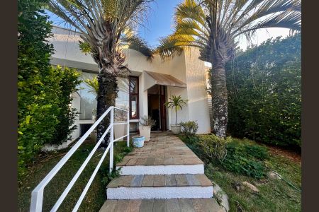 Casa à venda com 278m², 3 quartos e 3 vagasFachada