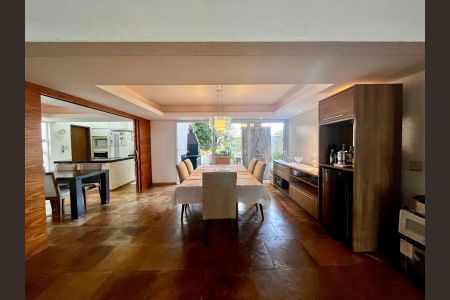 Casa à venda com 278m², 3 quartos e 3 vagasSala 