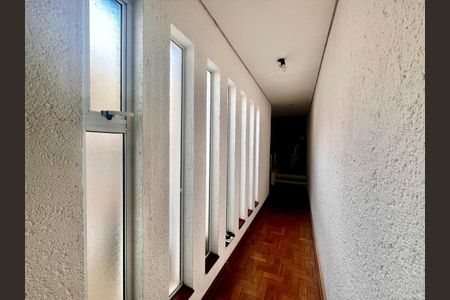 Casa à venda com 278m², 3 quartos e 3 vagasCorredor