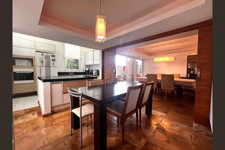 Casa à venda com 278m², 3 quartos e 3 vagasCozinha