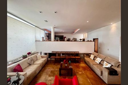 Casa à venda com 278m², 3 quartos e 3 vagasSala 