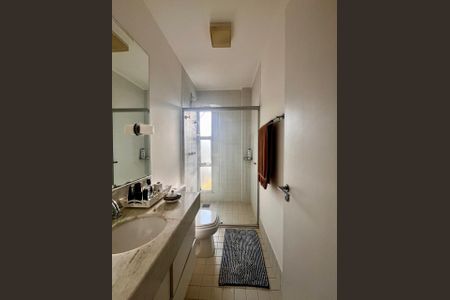 Casa à venda com 278m², 3 quartos e 3 vagasBanheiro