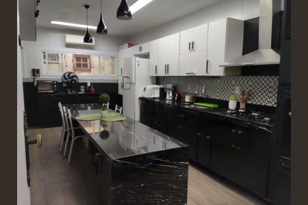 Casa à venda com 585m², 4 quartos e 3 vagas