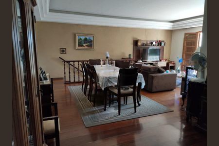 Casa à venda com 585m², 4 quartos e 3 vagas