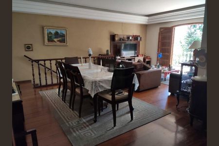 Casa à venda com 585m², 4 quartos e 3 vagas