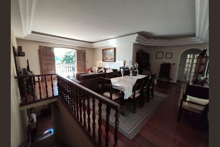 Casa à venda com 585m², 4 quartos e 3 vagas