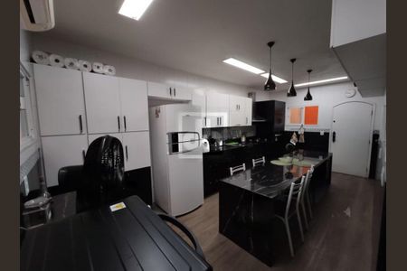 Casa à venda com 585m², 4 quartos e 3 vagas