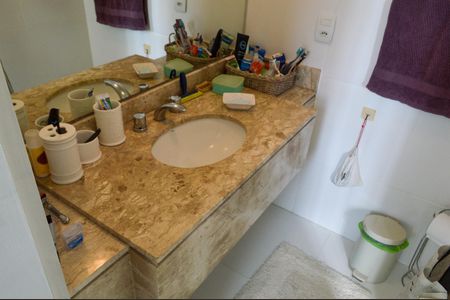 Apartamento à venda com 143m², 3 quartos e 2 vagasBanheiro da Suíte 2