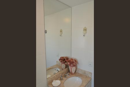 Apartamento à venda com 143m², 3 quartos e 2 vagasBanheiro da Suíte 3