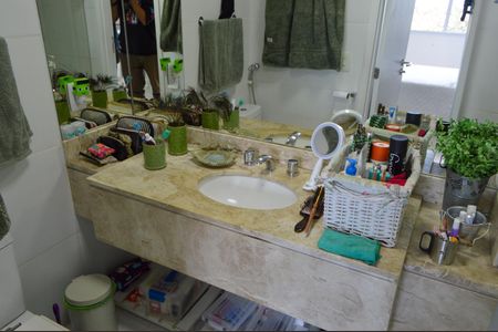 Apartamento à venda com 143m², 3 quartos e 2 vagasBanheiro da Suíte 1