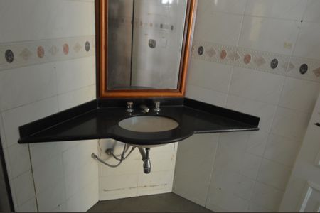 Casa de condomínio para alugar com 362m², 5 quartos e 5 vagasBanheiro Social