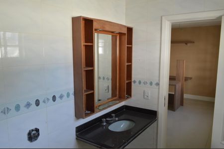 Casa de condomínio para alugar com 362m², 5 quartos e 5 vagasBanheiro da Suíte 2