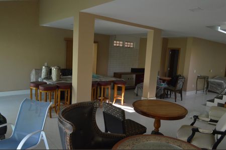 Casa de condomínio para alugar com 362m², 5 quartos e 5 vagasSala