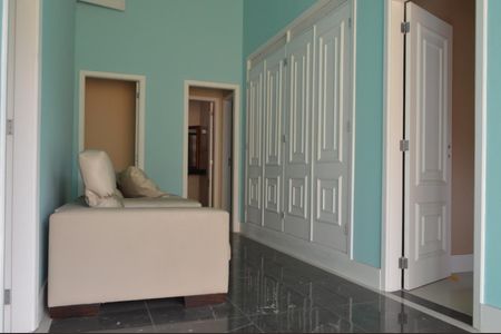 Casa de condomínio para alugar com 362m², 5 quartos e 5 vagasSaleta