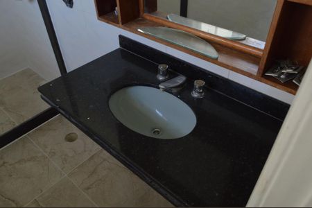 Casa de condomínio para alugar com 362m², 5 quartos e 5 vagasBanheiro da Suíte 2