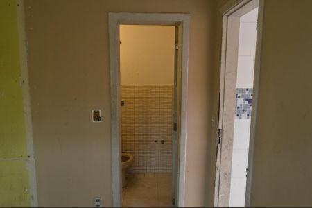 Casa de condomínio para alugar com 362m², 5 quartos e 5 vagasBanheiro de serviço