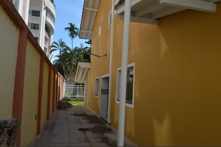 Casa de condomínio para alugar com 362m², 5 quartos e 5 vagasCorredor