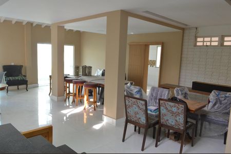 Casa de condomínio para alugar com 362m², 5 quartos e 5 vagasSala