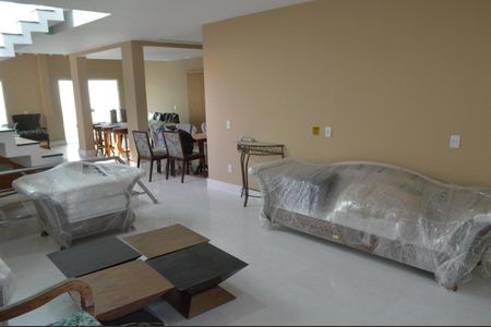 Casa de condomínio para alugar com 362m², 5 quartos e 5 vagasSala