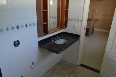 Casa de condomínio para alugar com 362m², 5 quartos e 5 vagasBanheiro da Suíte 2