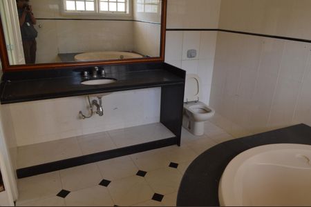 Casa de condomínio para alugar com 362m², 5 quartos e 5 vagasBanheiro da Suíte 3