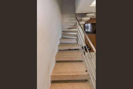 Apartamento à venda com 100m², 3 quartos e 1 vaga Apartamento à venda com 100m², 3 quartos e 1 vagaEscada