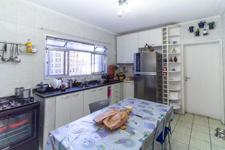 Casa à venda com 220m², 4 quartos e 4 vagasCozinha