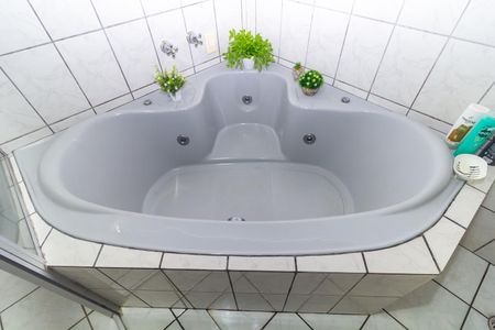 Casa à venda com 220m², 4 quartos e 4 vagasBanheiro 1