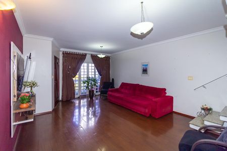 Casa à venda com 220m², 4 quartos e 4 vagasSala