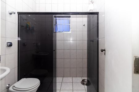 Casa à venda com 220m², 4 quartos e 4 vagasBanheiro 2