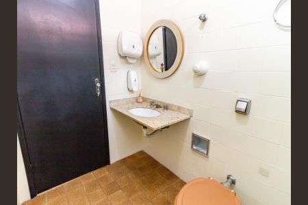 Casa à venda com 189m², 3 quartos e 2 vagas Casa à venda com 189m², 3 quartos e 2 vagasBanheiro