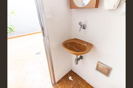 Casa à venda com 189m², 3 quartos e 2 vagas Casa à venda com 189m², 3 quartos e 2 vagasBanheiro de serviço