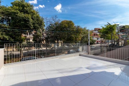 Casa à venda com 192m², 4 quartos e 3 vagas Casa à venda com 192m², 4 quartos e 3 vagasVaranda da Sala