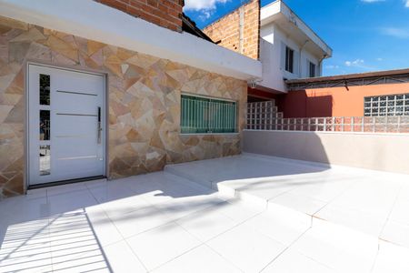 Casa à venda com 192m², 4 quartos e 3 vagas Casa à venda com 192m², 4 quartos e 3 vagasVaranda da Sala