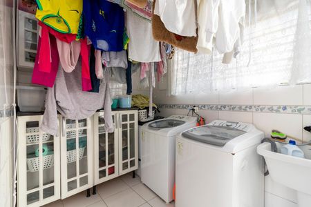 Casa à venda com 192m², 4 quartos e 3 vagas Casa à venda com 192m², 4 quartos e 3 vagasÁrea de Serviço