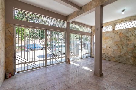 Casa à venda com 192m², 4 quartos e 3 vagas Casa à venda com 192m², 4 quartos e 3 vagasGaragem