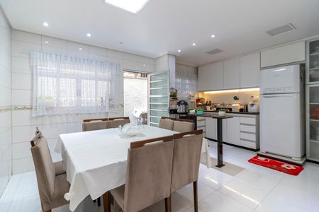 Casa à venda com 192m², 4 quartos e 3 vagas Casa à venda com 192m², 4 quartos e 3 vagasCozinha