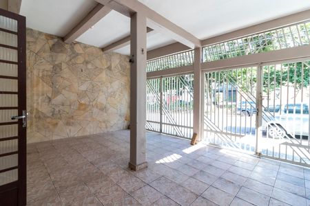 Casa à venda com 192m², 4 quartos e 3 vagas Casa à venda com 192m², 4 quartos e 3 vagasGaragem