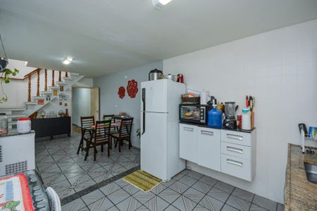Casa à venda com 150m², 4 quartos e 2 vagas Casa à venda com 150m², 4 quartos e 2 vagasCozinha