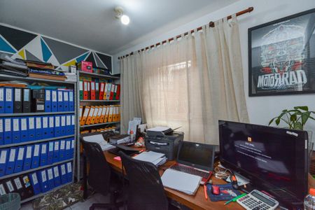 Casa à venda com 150m², 4 quartos e 2 vagas Casa à venda com 150m², 4 quartos e 2 vagasEscritório