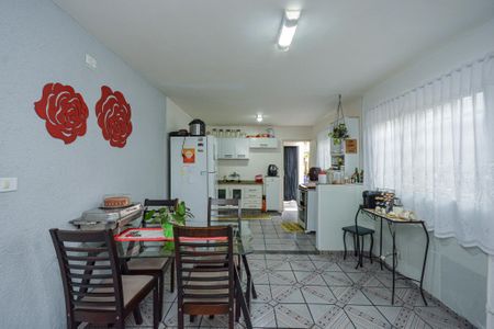 Casa à venda com 150m², 4 quartos e 2 vagas Casa à venda com 150m², 4 quartos e 2 vagasCozinha