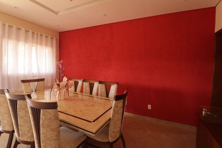 Casa à venda com 250m², 5 quartos e 2 vagasSala de Jantar