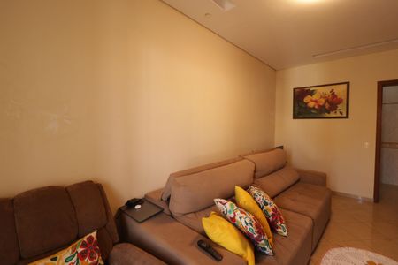 Casa à venda com 250m², 5 quartos e 2 vagasSala