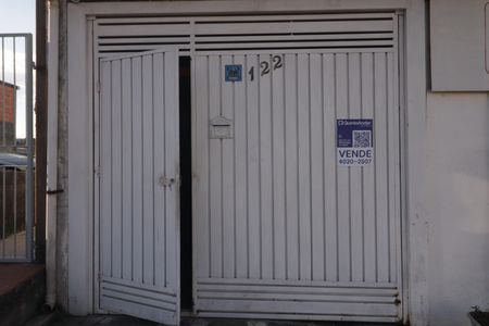 Casa à venda com 250m², 5 quartos e 2 vagasFachada