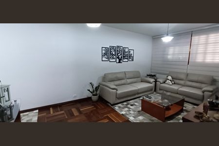 Casa à venda com 127m², 3 quartos e 2 vagasSala