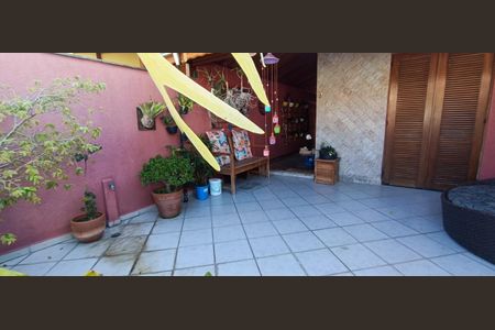 Casa à venda com 127m², 3 quartos e 2 vagasArea Externa