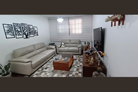 Casa à venda com 127m², 3 quartos e 2 vagasSala