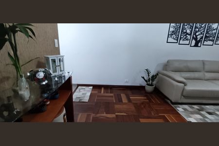 Casa à venda com 127m², 3 quartos e 2 vagasSala