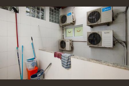 Casa à venda com 160m², 3 quartos e 2 vagas Casa à venda com 160m², 3 quartos e 2 vagasÁrea de Serviço